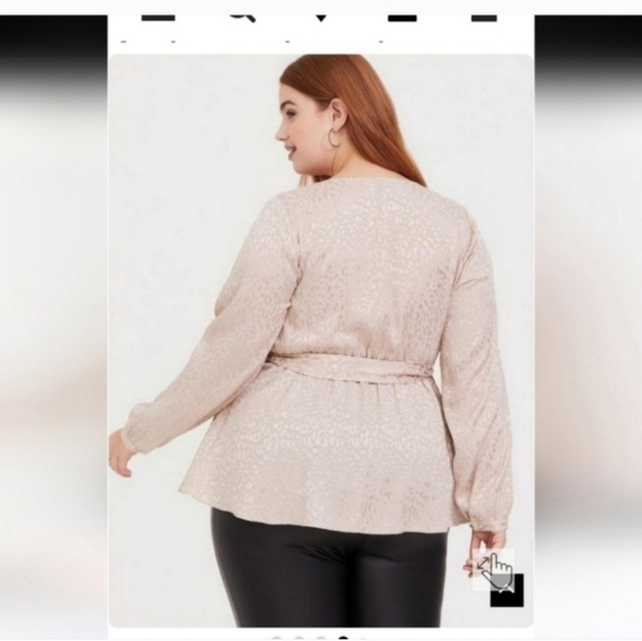 🍂🍁Torrid 2 Jacquard Surplice Top - Picture 2 of 6